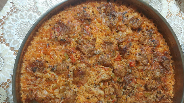 Рис со свининой и овощами в духовке