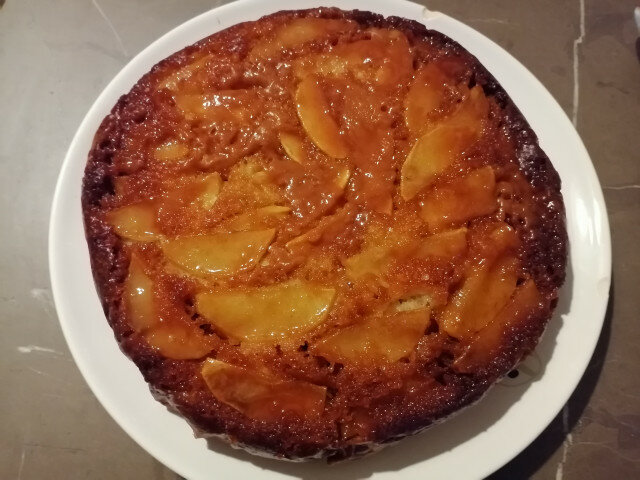 Яблочный пирог со сливочной карамелью
