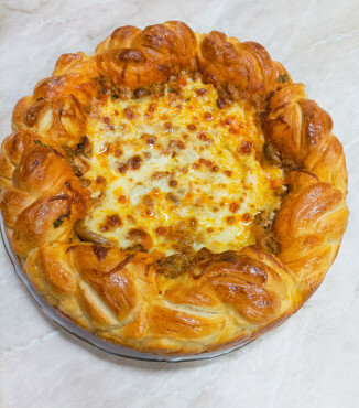 Пирог Разбойничий колпак с курицей и свининой