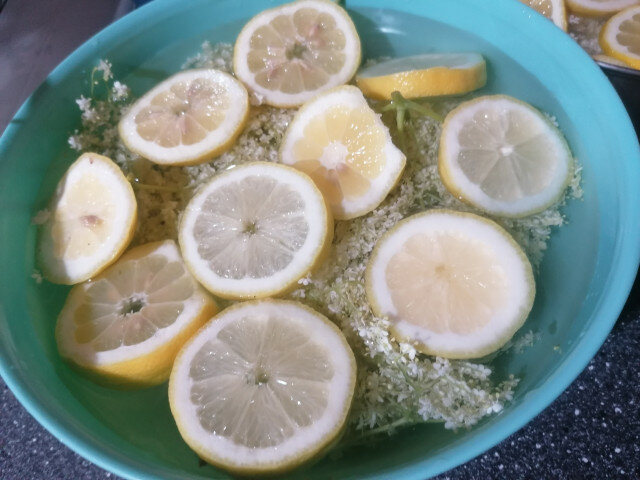 Сироп из бузины с лимонами