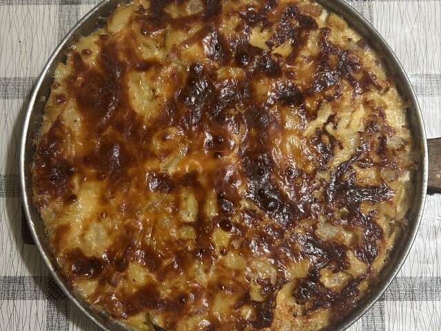 Запеканка с картофелем, беконом и сыром