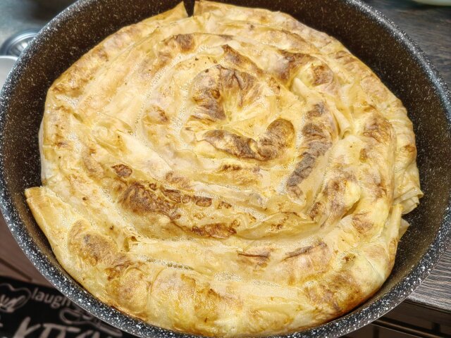 Баница с брынзой и майонезом