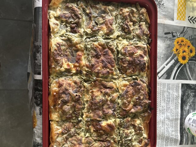 Баница с брынзой и щавелем