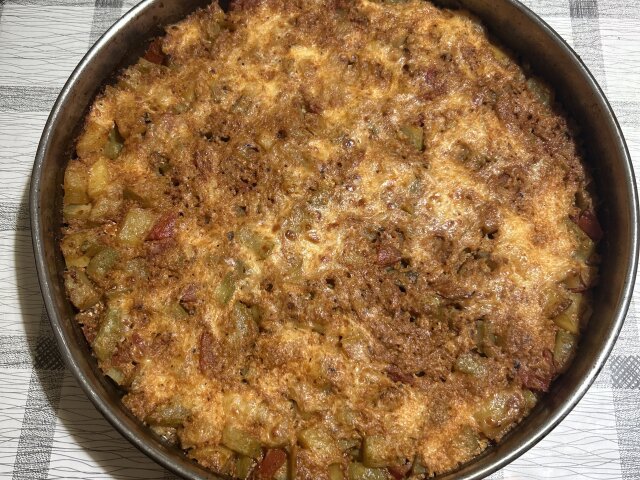 Мусака с кабачками, картофелем, мясным фаршем и сыром